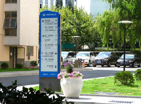 和县哪些因素影响宣传栏的制作？